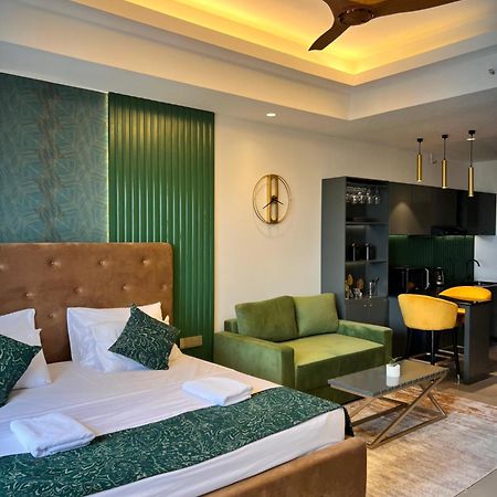 Ocean Breeze Negombo- Tidesend Luxury Beach Apartments Экстерьер фото