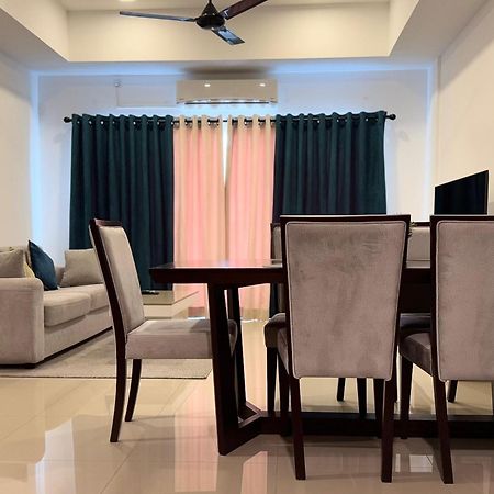 Ocean Breeze Negombo- Tidesend Luxury Beach Apartments Экстерьер фото