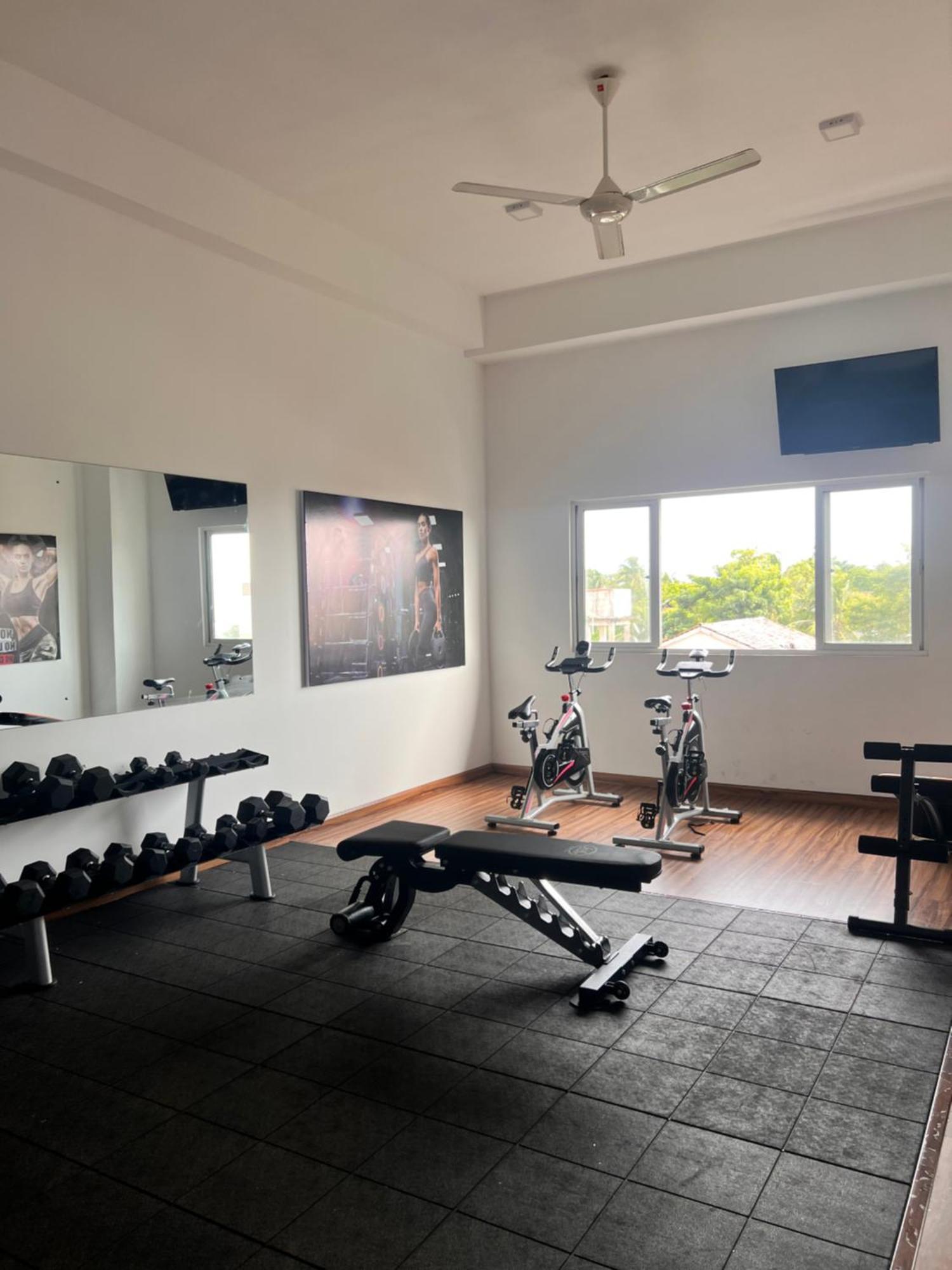 Ocean Breeze Negombo- Tidesend Luxury Beach Apartments Экстерьер фото