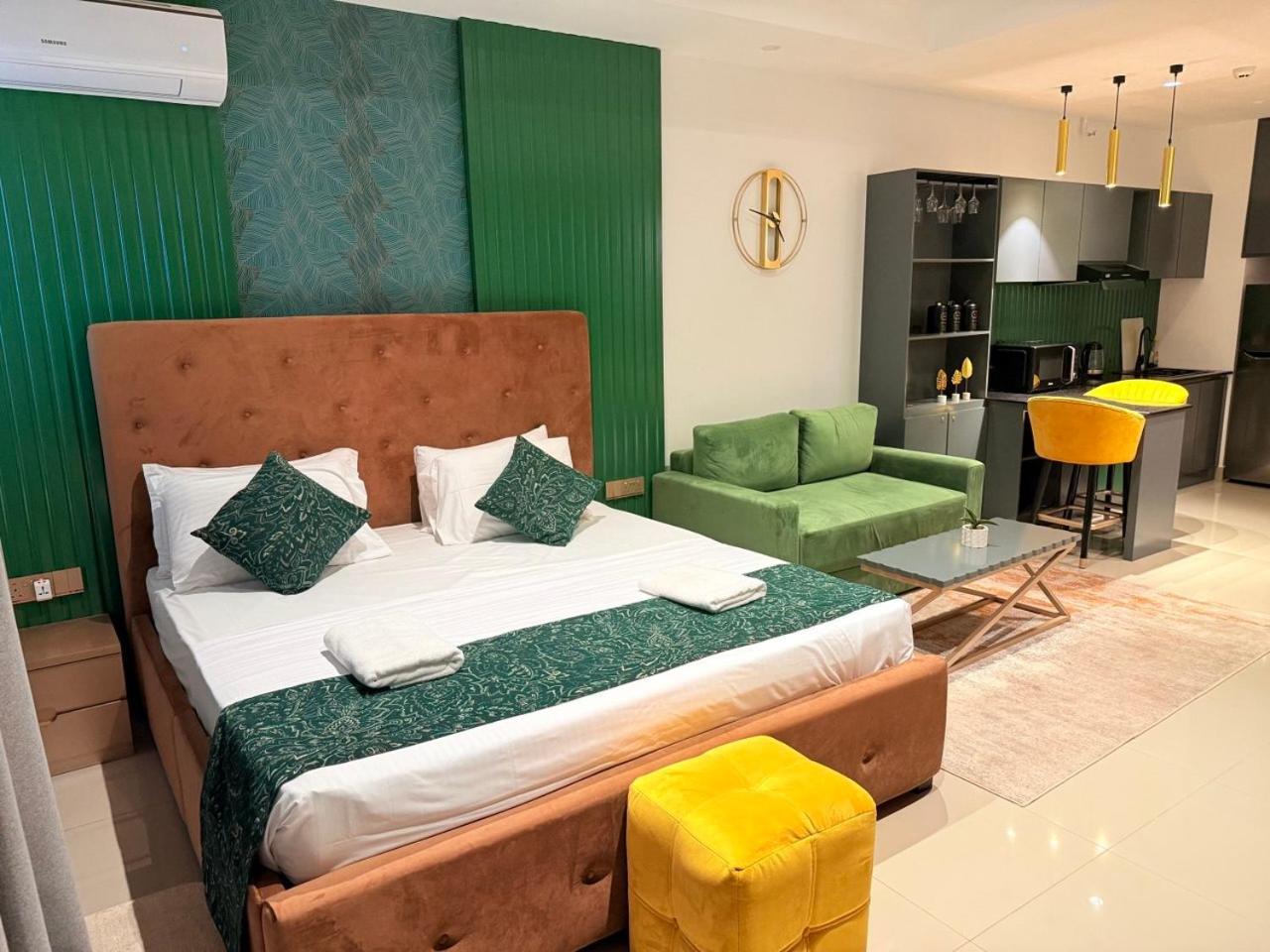 Ocean Breeze Negombo- Tidesend Luxury Beach Apartments Экстерьер фото