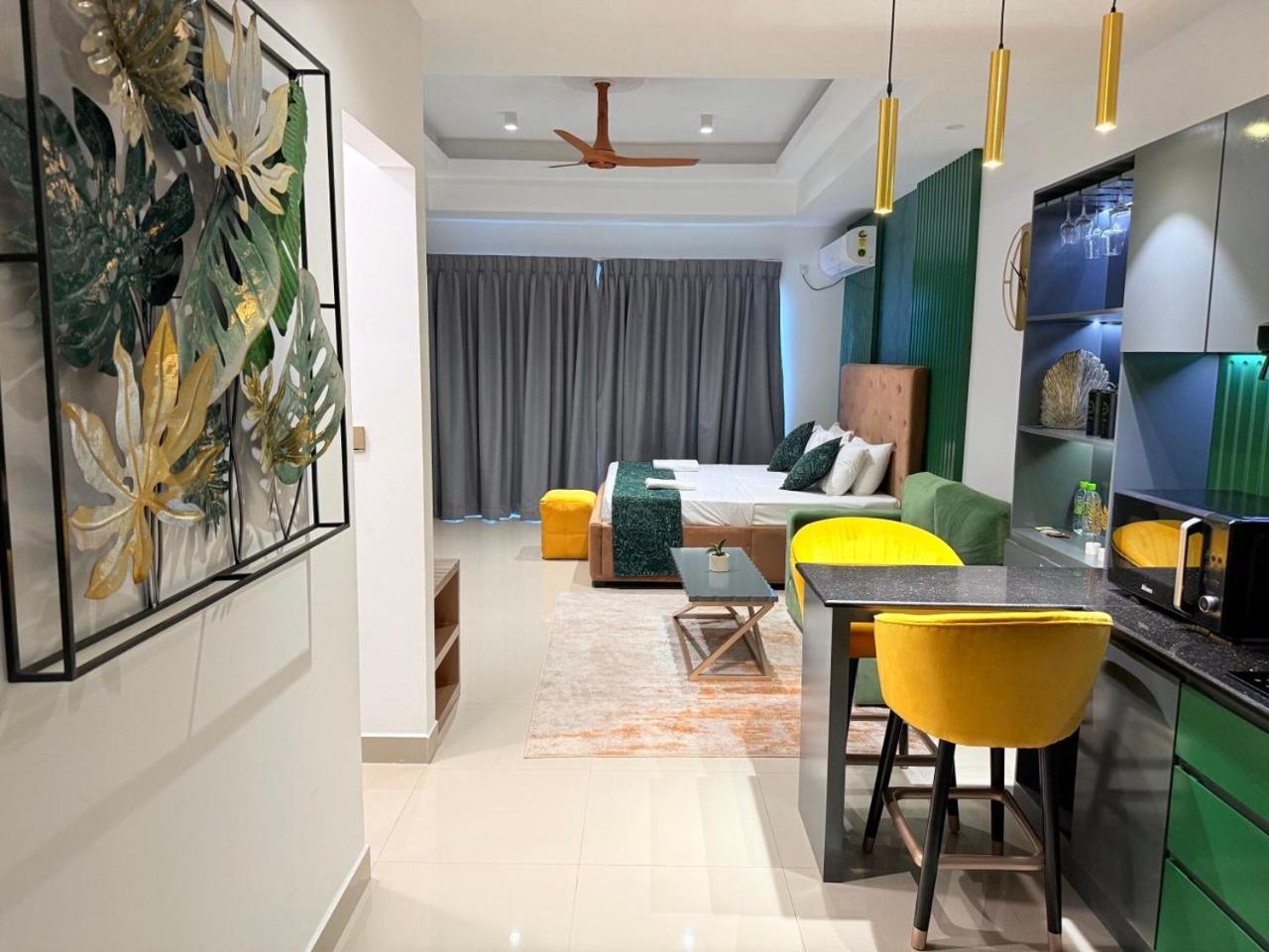 Ocean Breeze Negombo- Tidesend Luxury Beach Apartments Экстерьер фото