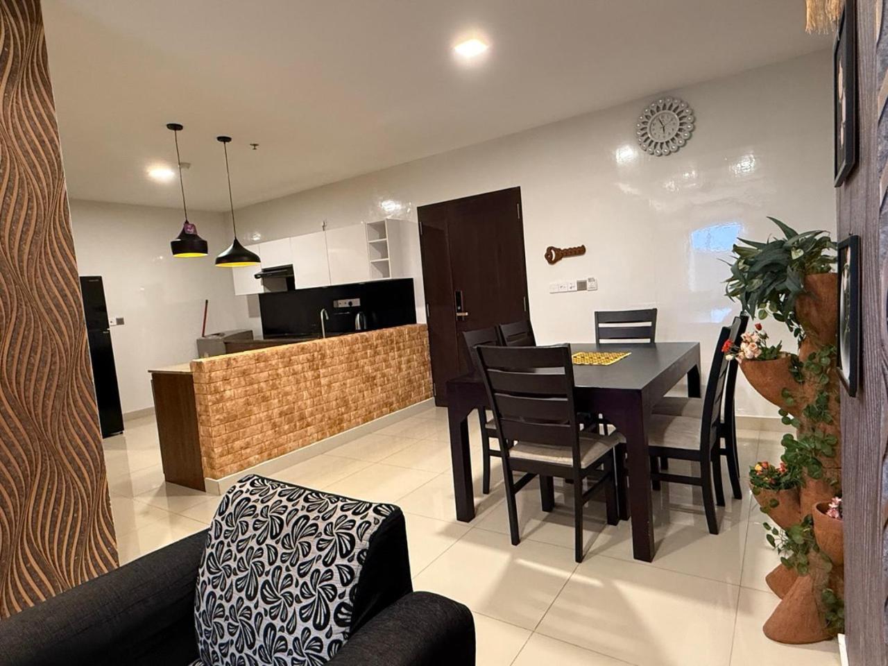 Ocean Breeze Negombo- Tidesend Luxury Beach Apartments Экстерьер фото
