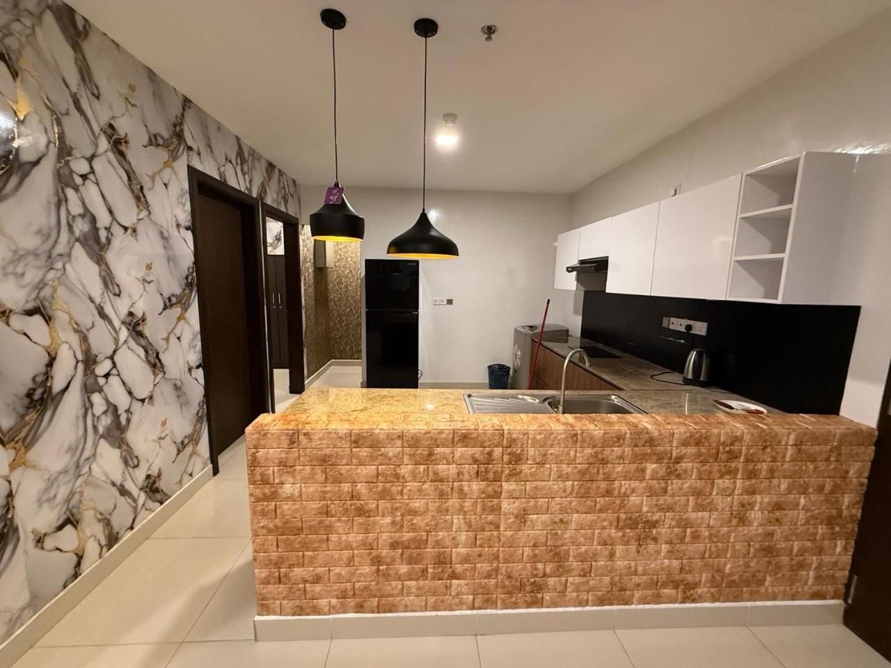 Ocean Breeze Negombo- Tidesend Luxury Beach Apartments Экстерьер фото