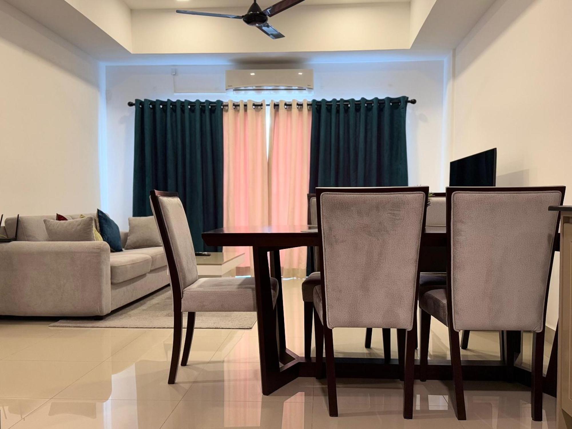 Ocean Breeze Negombo- Tidesend Luxury Beach Apartments Экстерьер фото
