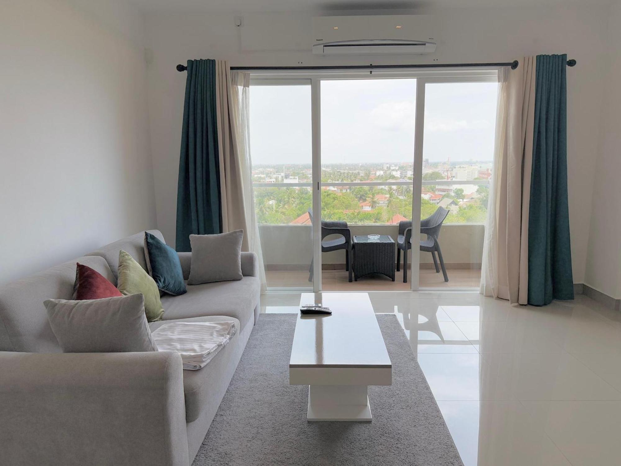 Ocean Breeze Negombo- Tidesend Luxury Beach Apartments Экстерьер фото