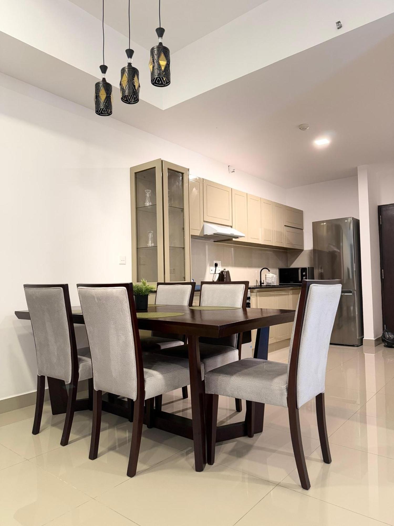 Ocean Breeze Negombo- Tidesend Luxury Beach Apartments Экстерьер фото