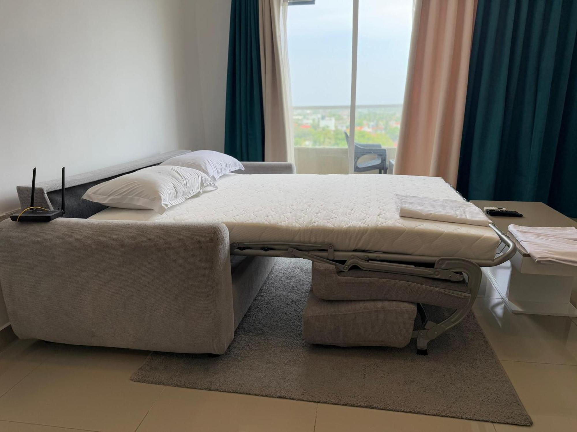 Ocean Breeze Negombo- Tidesend Luxury Beach Apartments Экстерьер фото