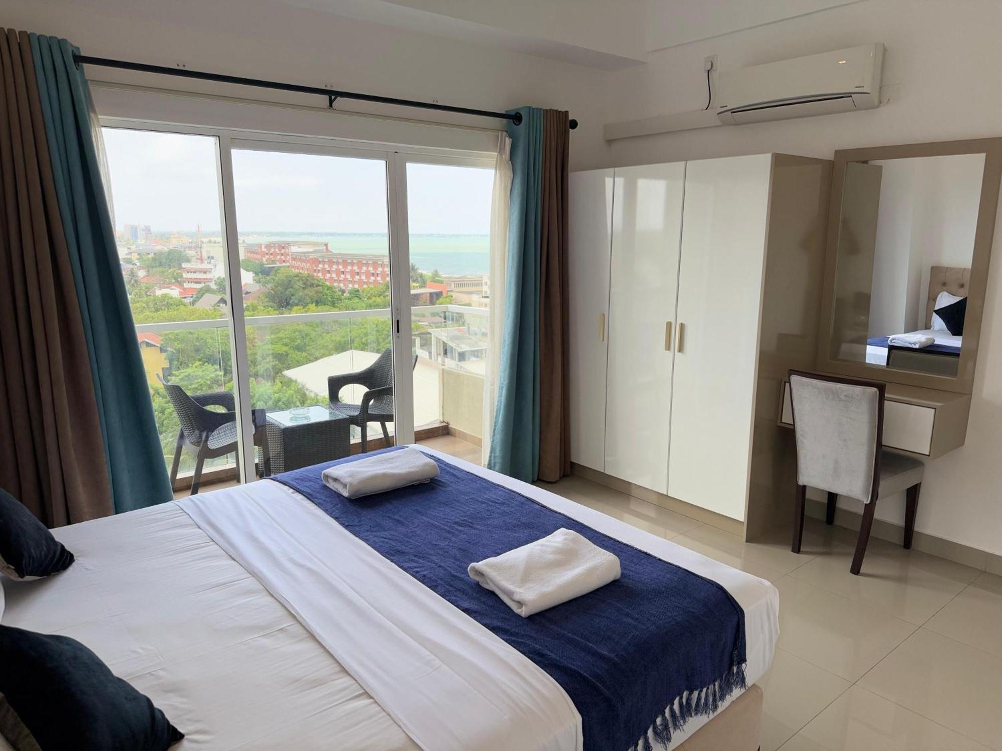 Ocean Breeze Negombo- Tidesend Luxury Beach Apartments Экстерьер фото