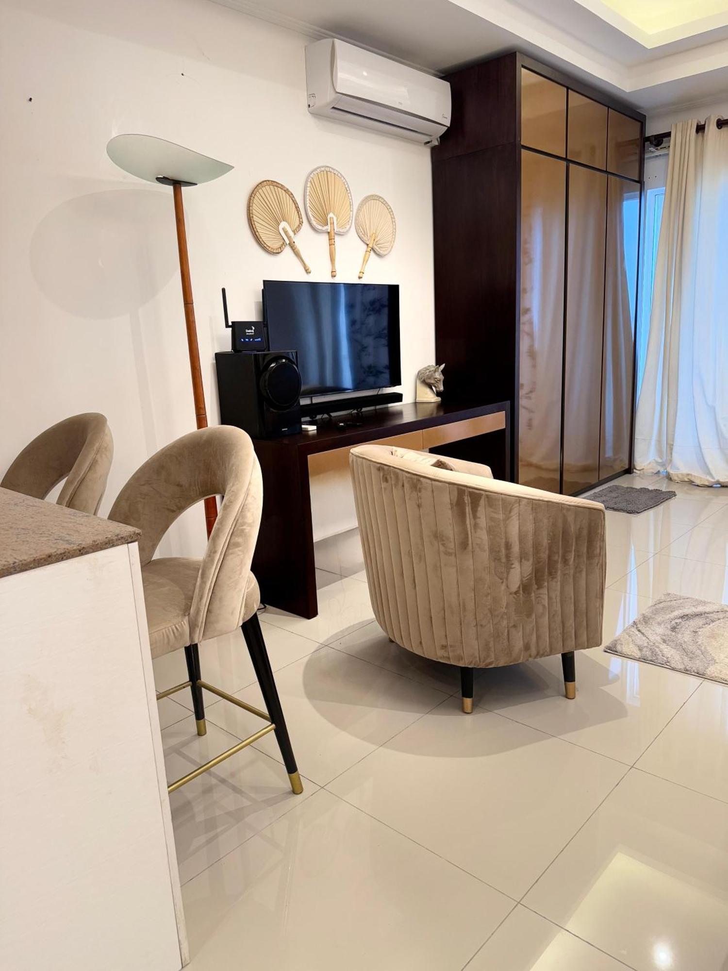 Ocean Breeze Negombo- Tidesend Luxury Beach Apartments Экстерьер фото