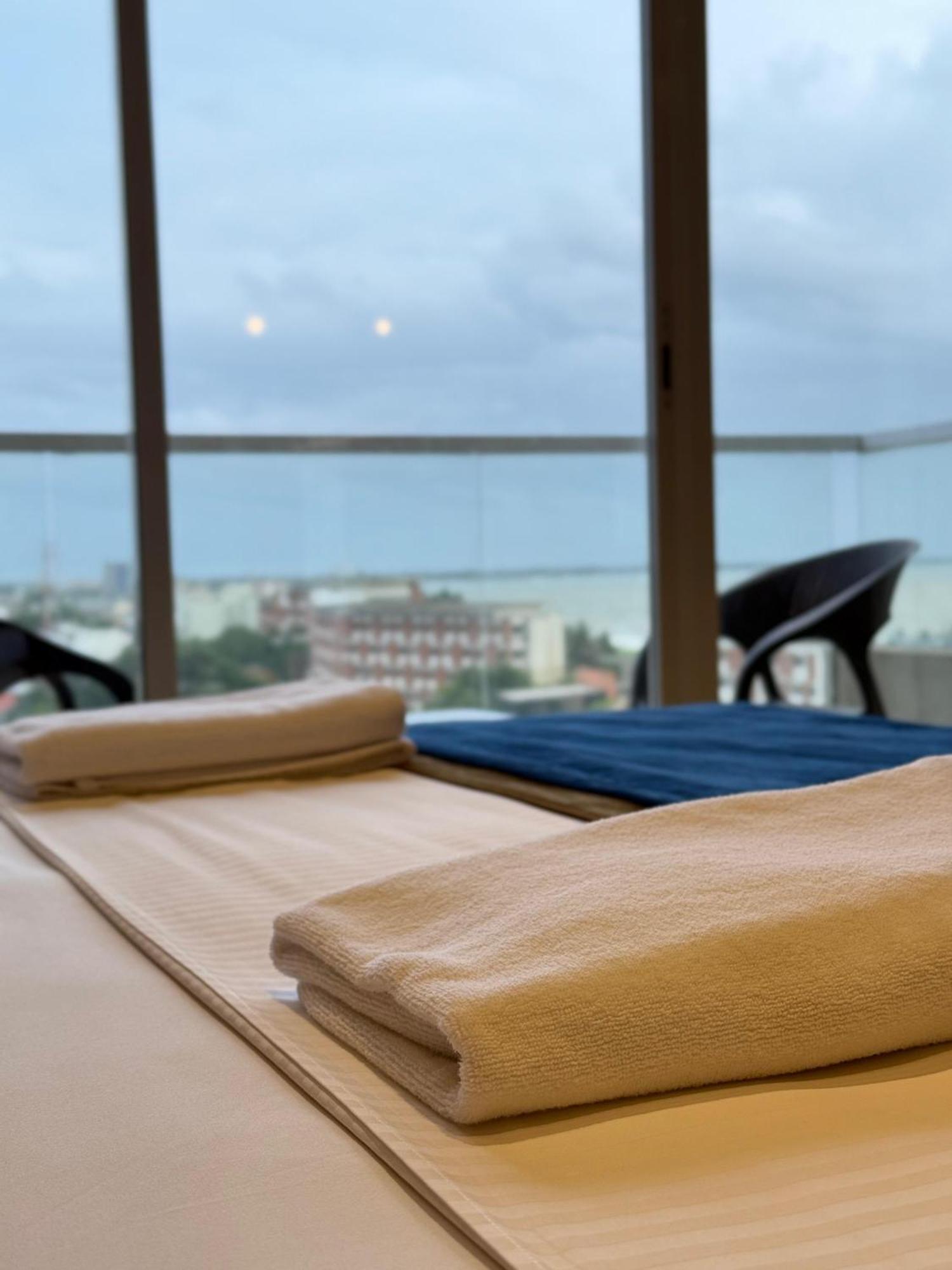 Ocean Breeze Negombo- Tidesend Luxury Beach Apartments Экстерьер фото