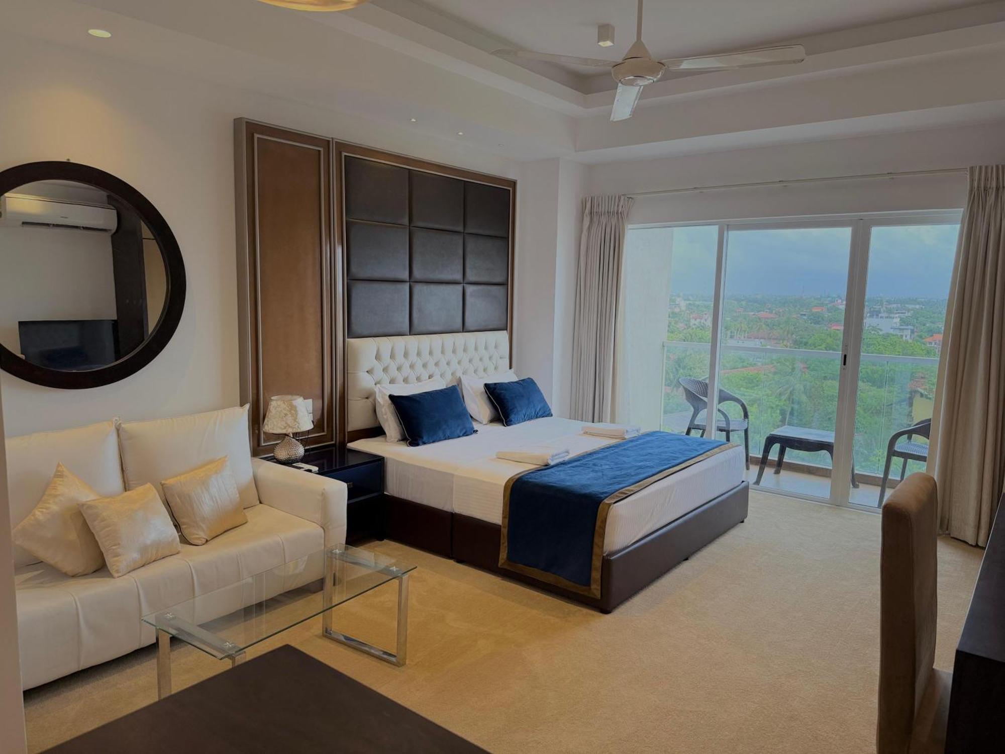 Ocean Breeze Negombo- Tidesend Luxury Beach Apartments Экстерьер фото