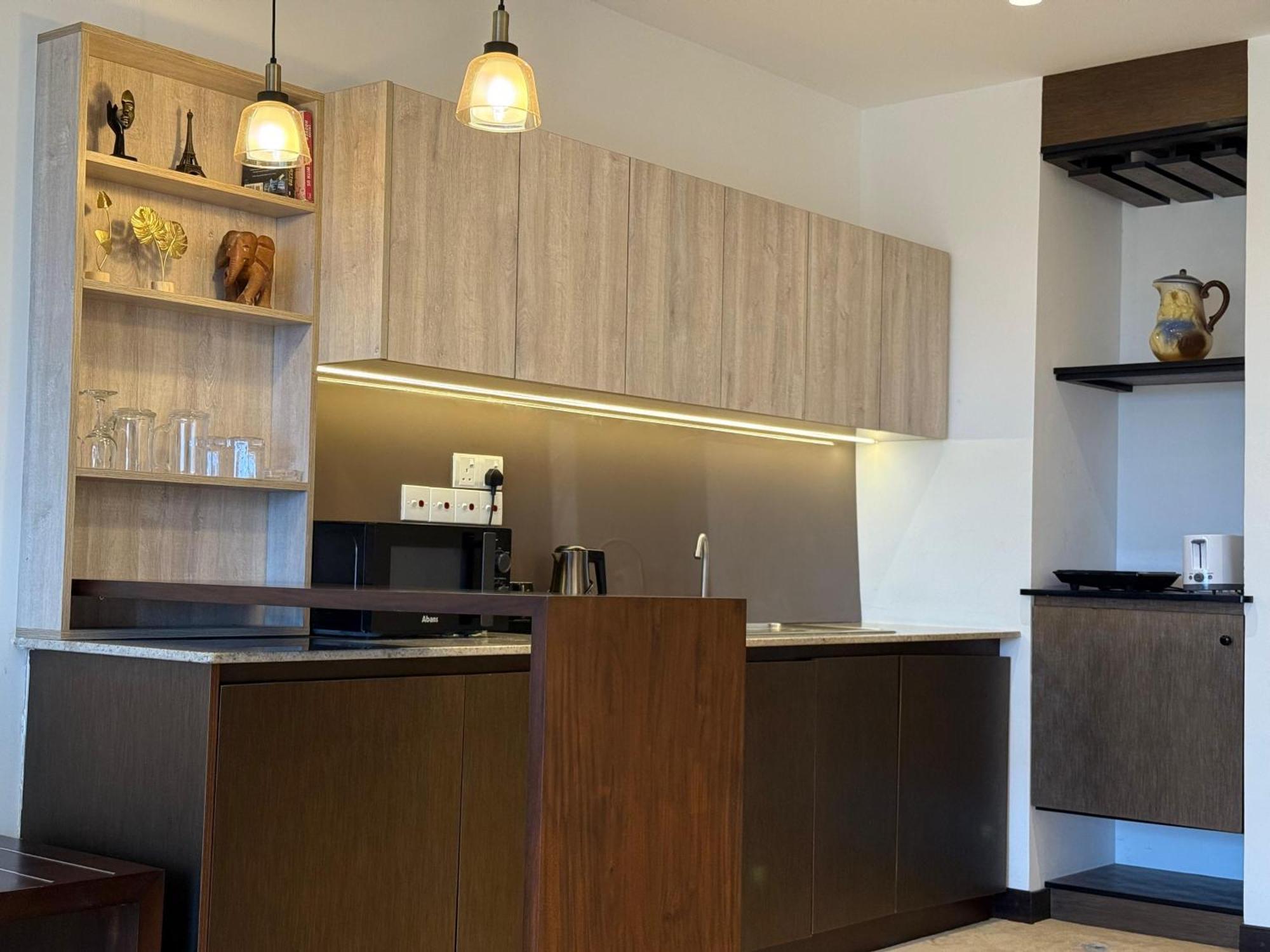 Ocean Breeze Negombo- Tidesend Luxury Beach Apartments Экстерьер фото