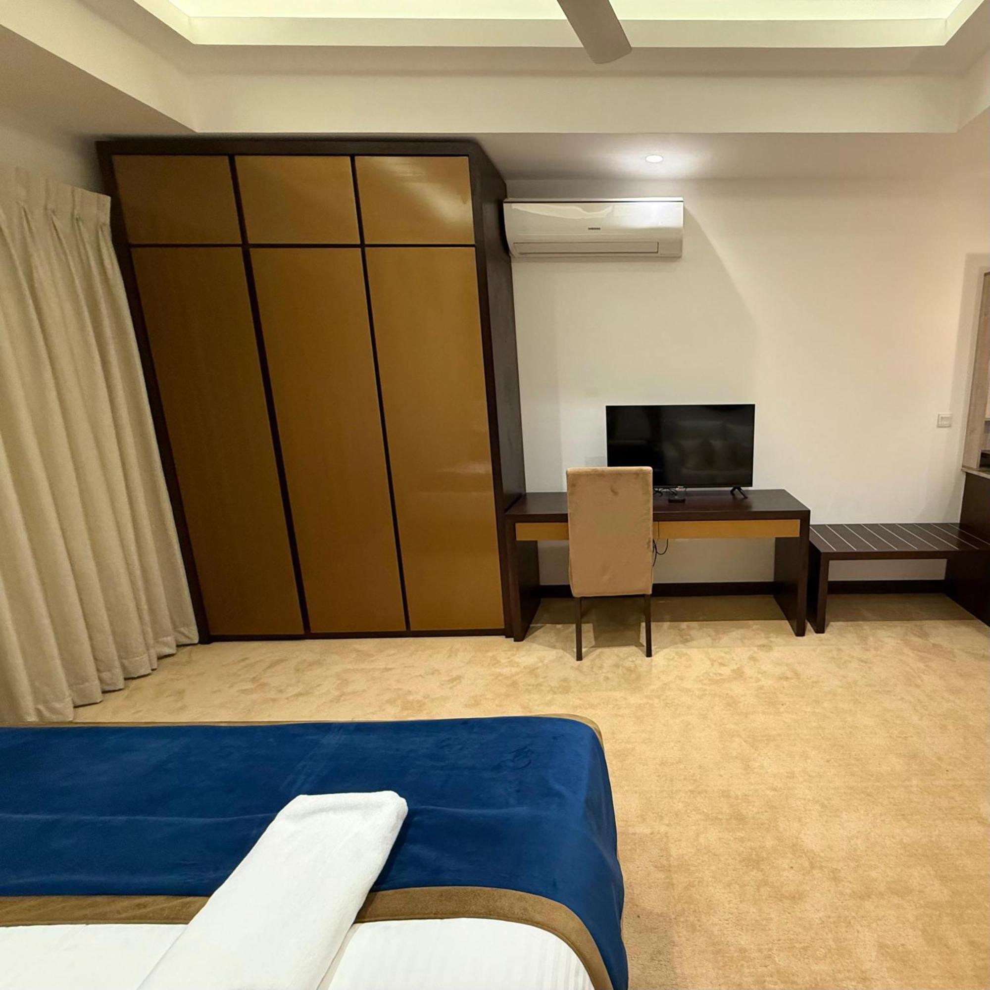 Ocean Breeze Negombo- Tidesend Luxury Beach Apartments Номер фото